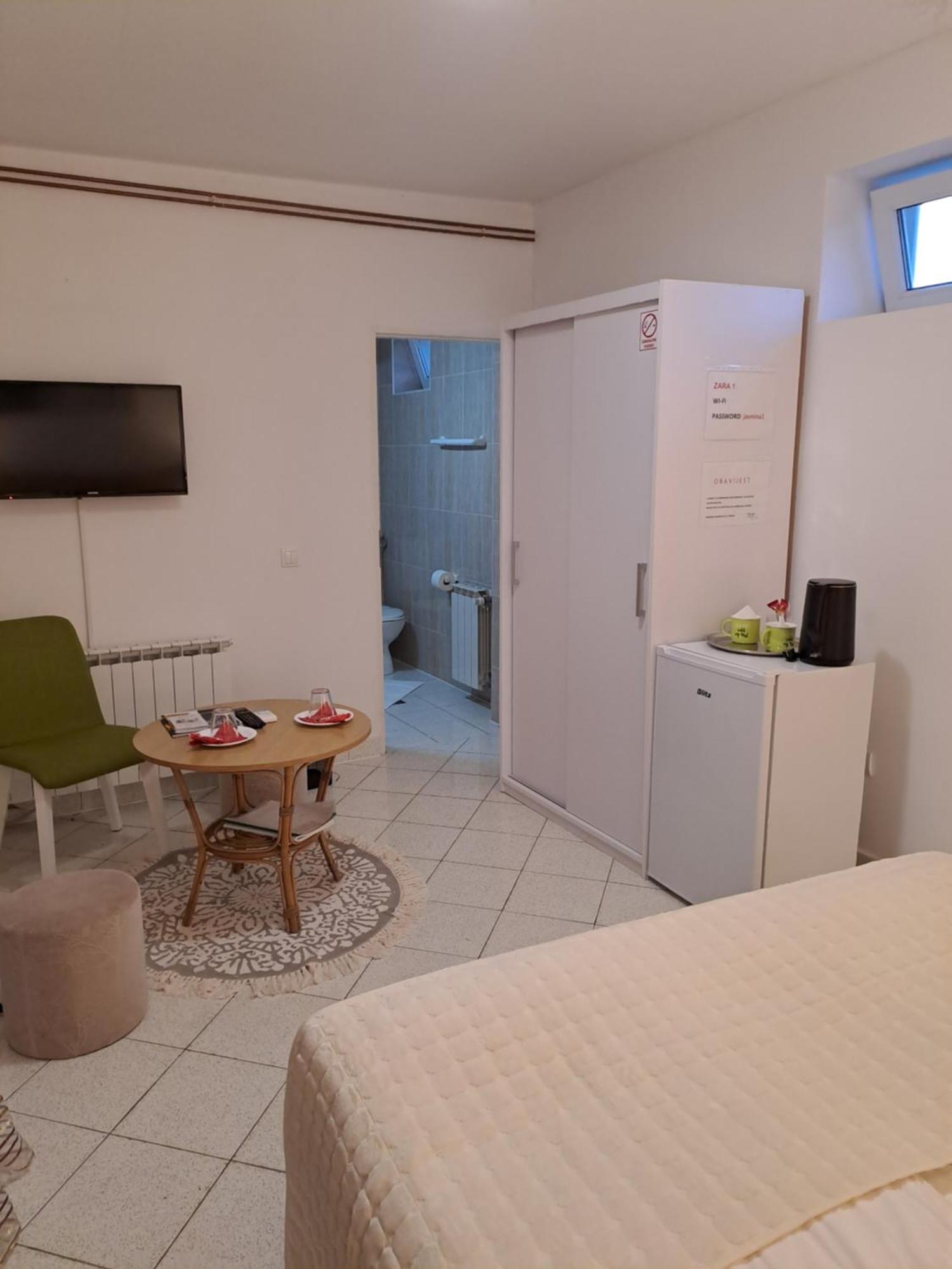Accommodation Zara Vukovar Buitenkant foto