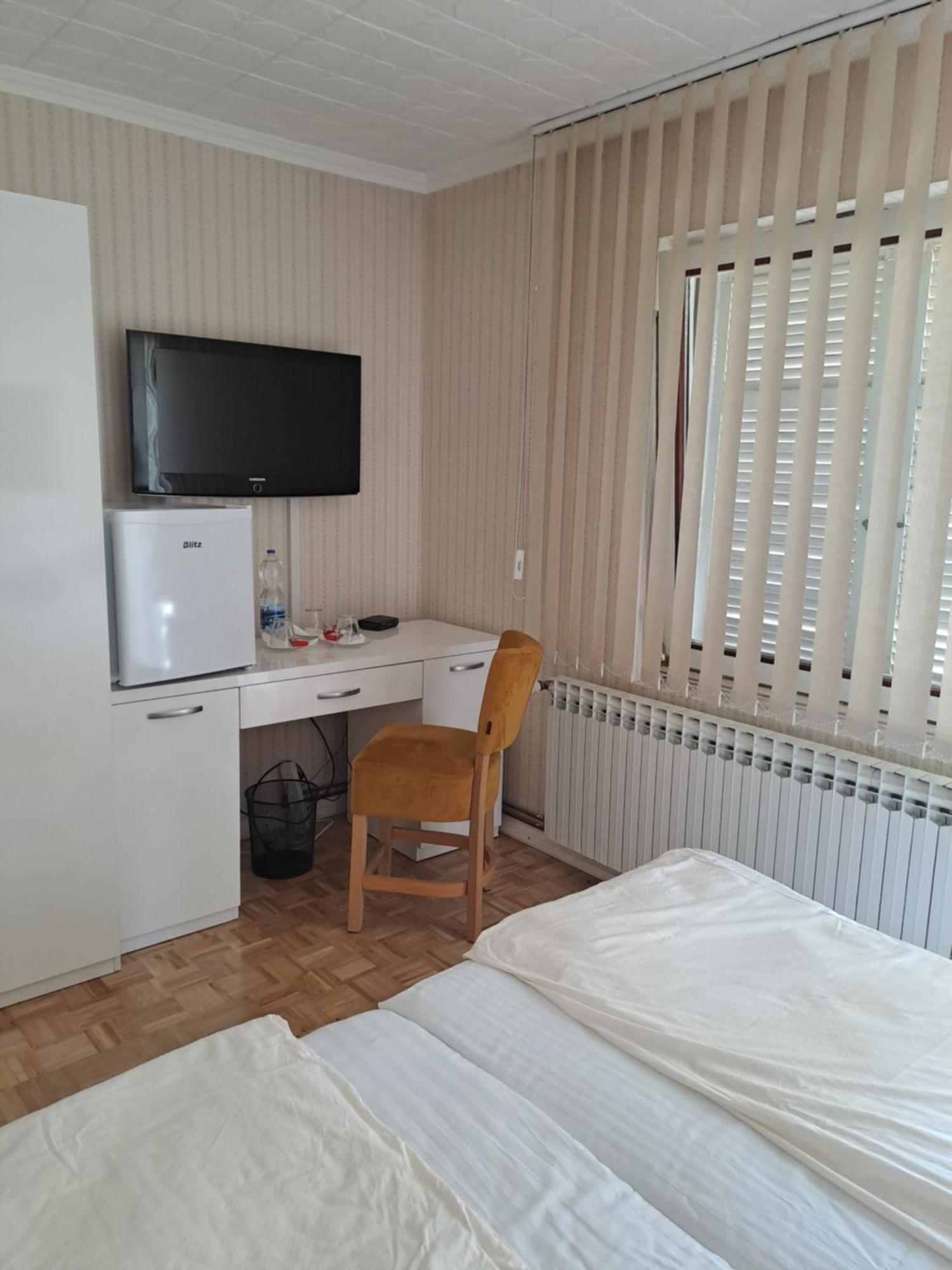 Accommodation Zara Vukovar Buitenkant foto